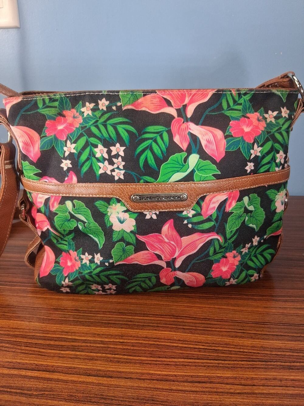 Stone Mountain USA Floral Purse Bag Crossbody Beach Fun Preppy Flowers Fun